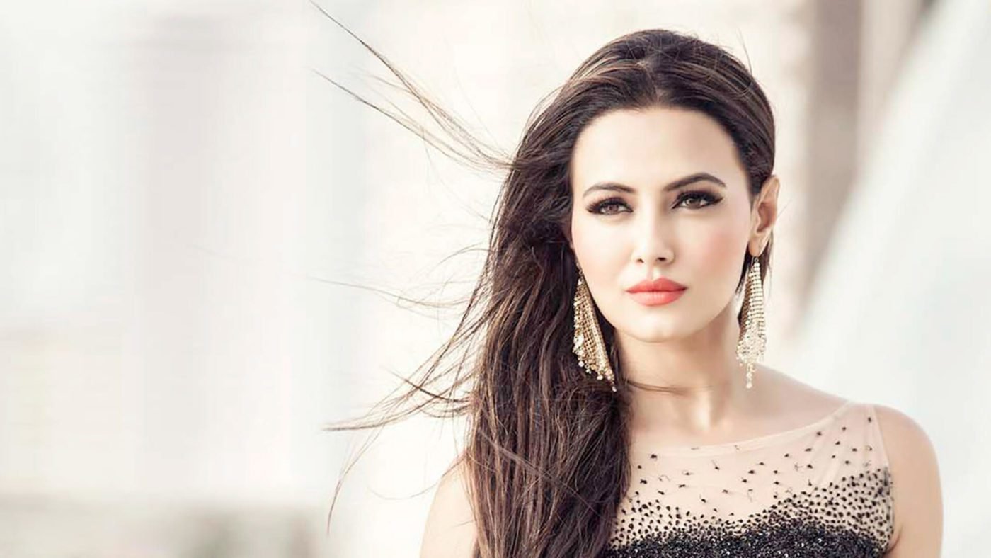 Face Spa by Sana Khan